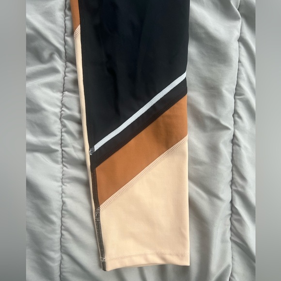 PE Nation workout set - Picture 6 of 9